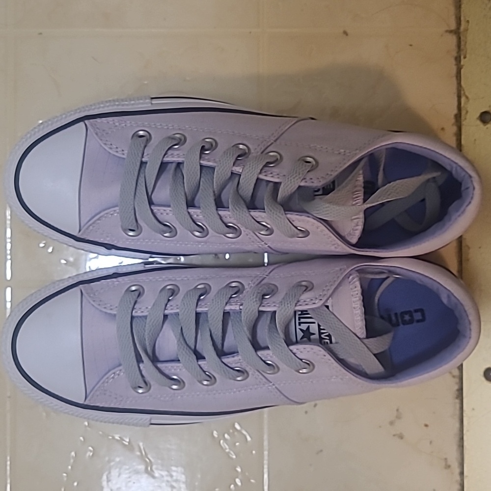 Lavender Converse Almost New.